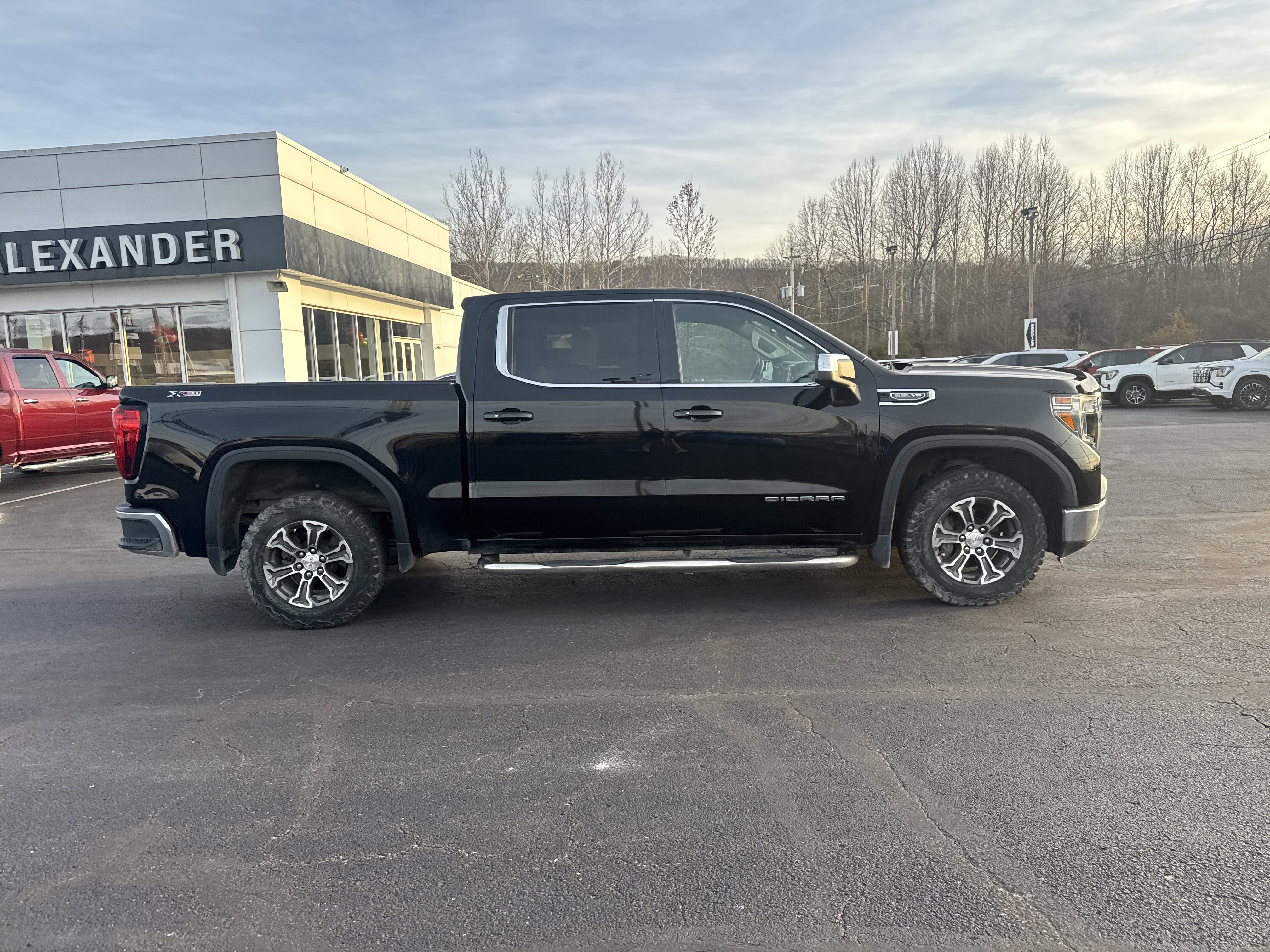 Used 2019 GMC Sierra 1500 SLE w/ SLE Value Package image 2