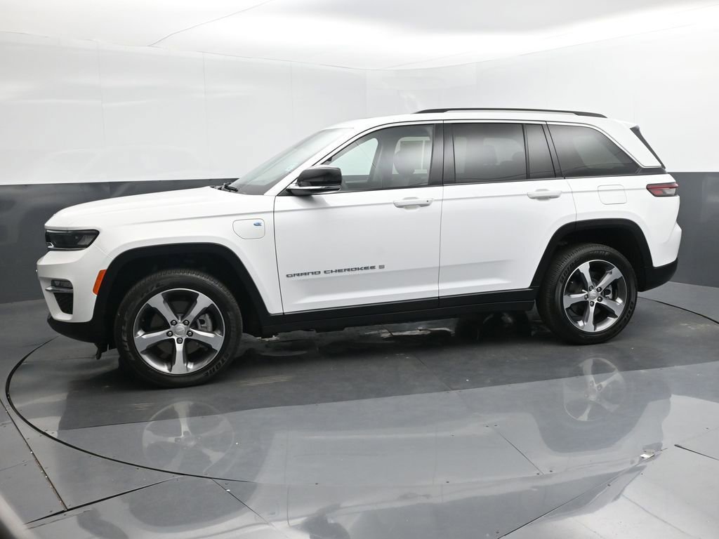 Used 2023 Jeep Grand Cherokee 4WD 4xe image 2