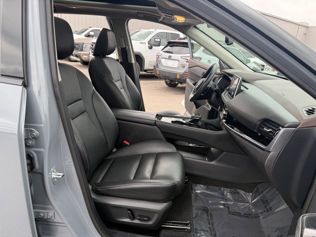 Used 2023 Nissan Rogue SL image 22