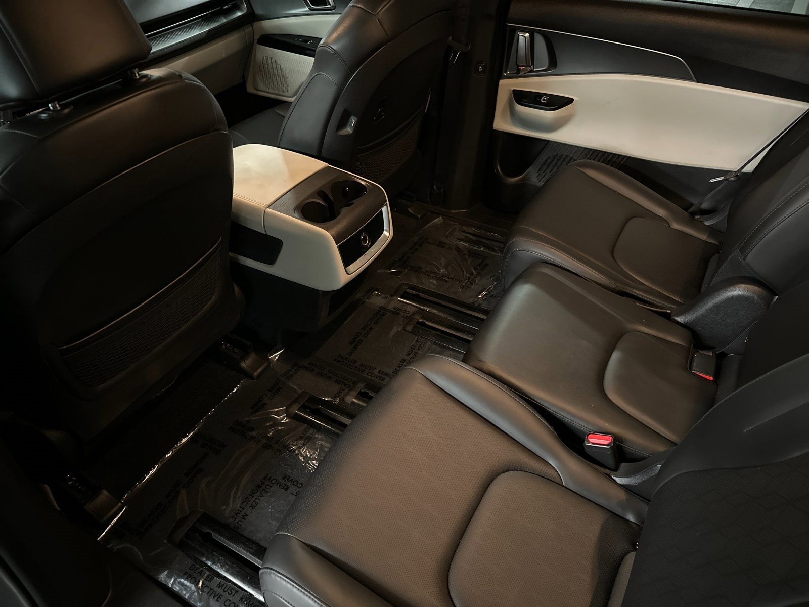 Certified 2024 Kia Carnival LX image 11