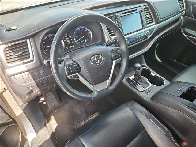 Used 2016 Toyota Highlander XLE AWD/4WD image 13