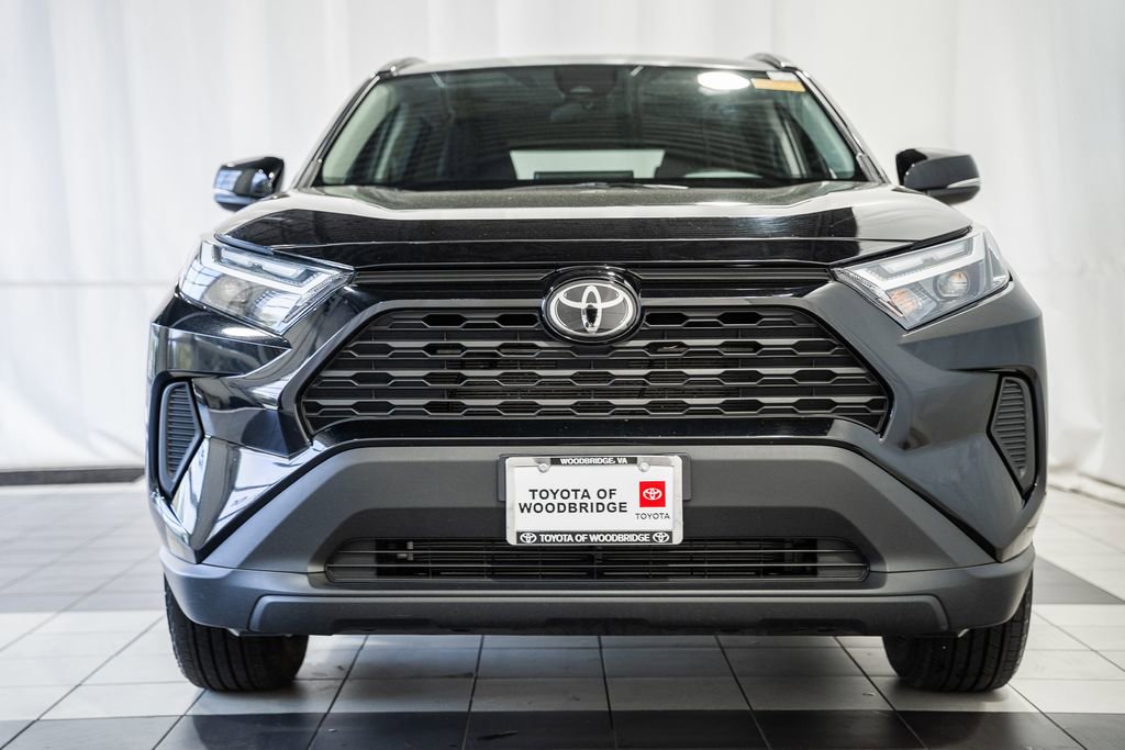 Used 2025 Toyota RAV4 XLE AWD/4WD image 2
