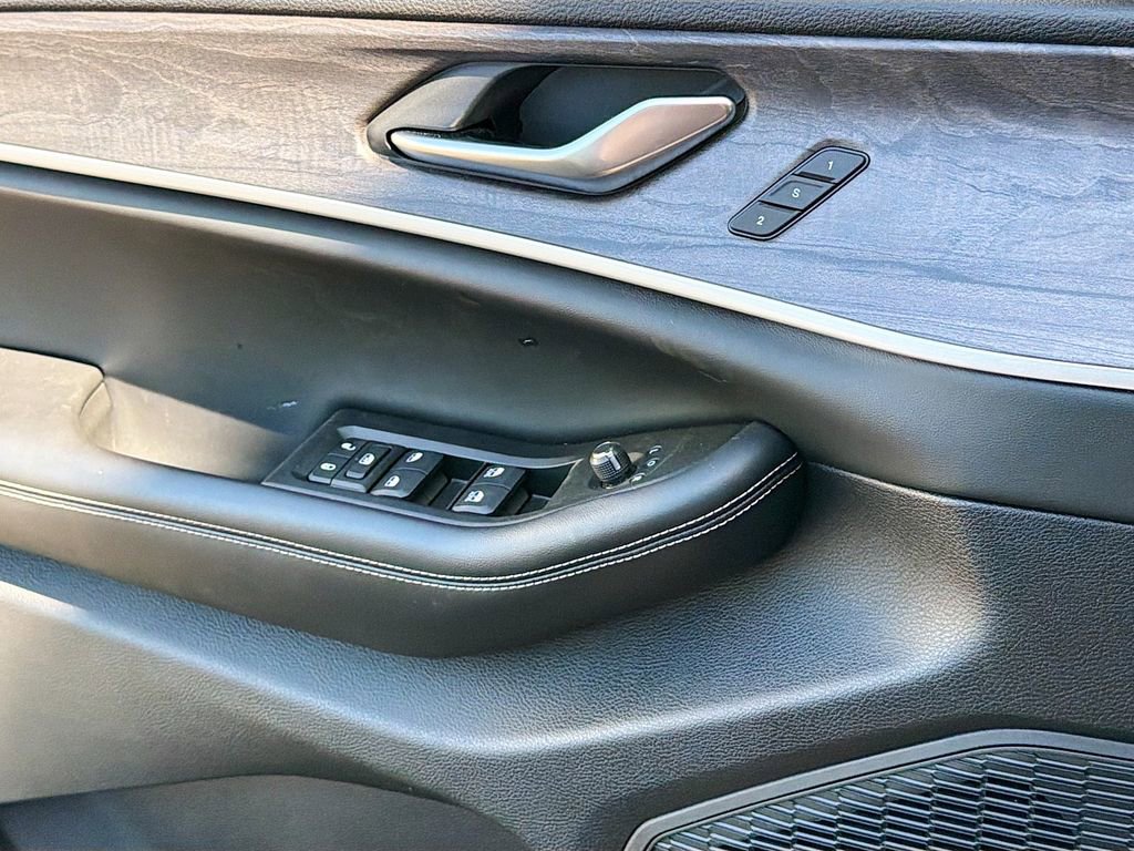 Used 2023 Jeep Grand Cherokee L Limited image 28