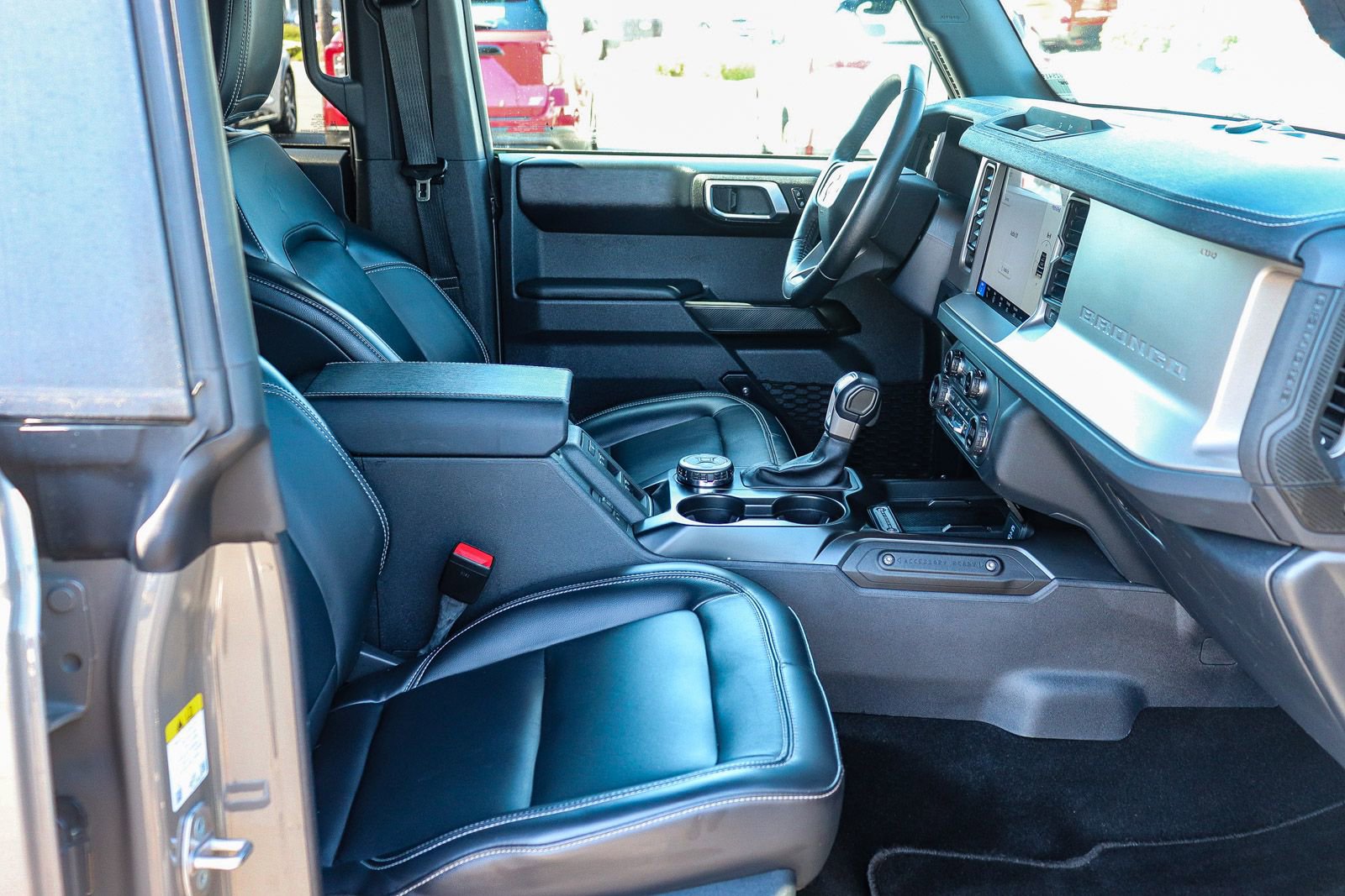 Certified 2025 Ford Bronco Outer Banks AWD/4WD image 16