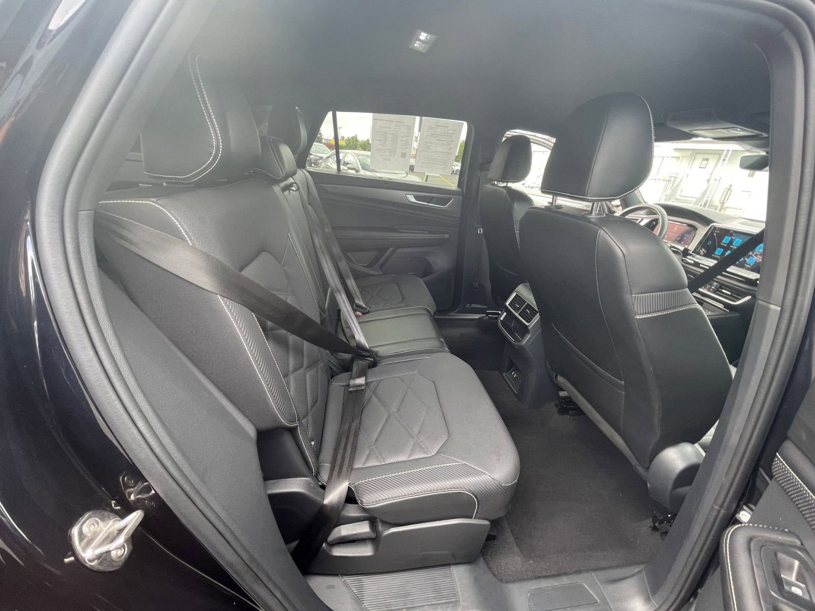 Used 2024 Volkswagen Atlas Cross Sport SE image 28