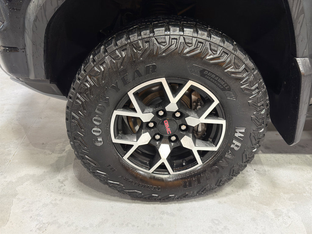 Used 2024 GMC Canyon AT4X image 9
