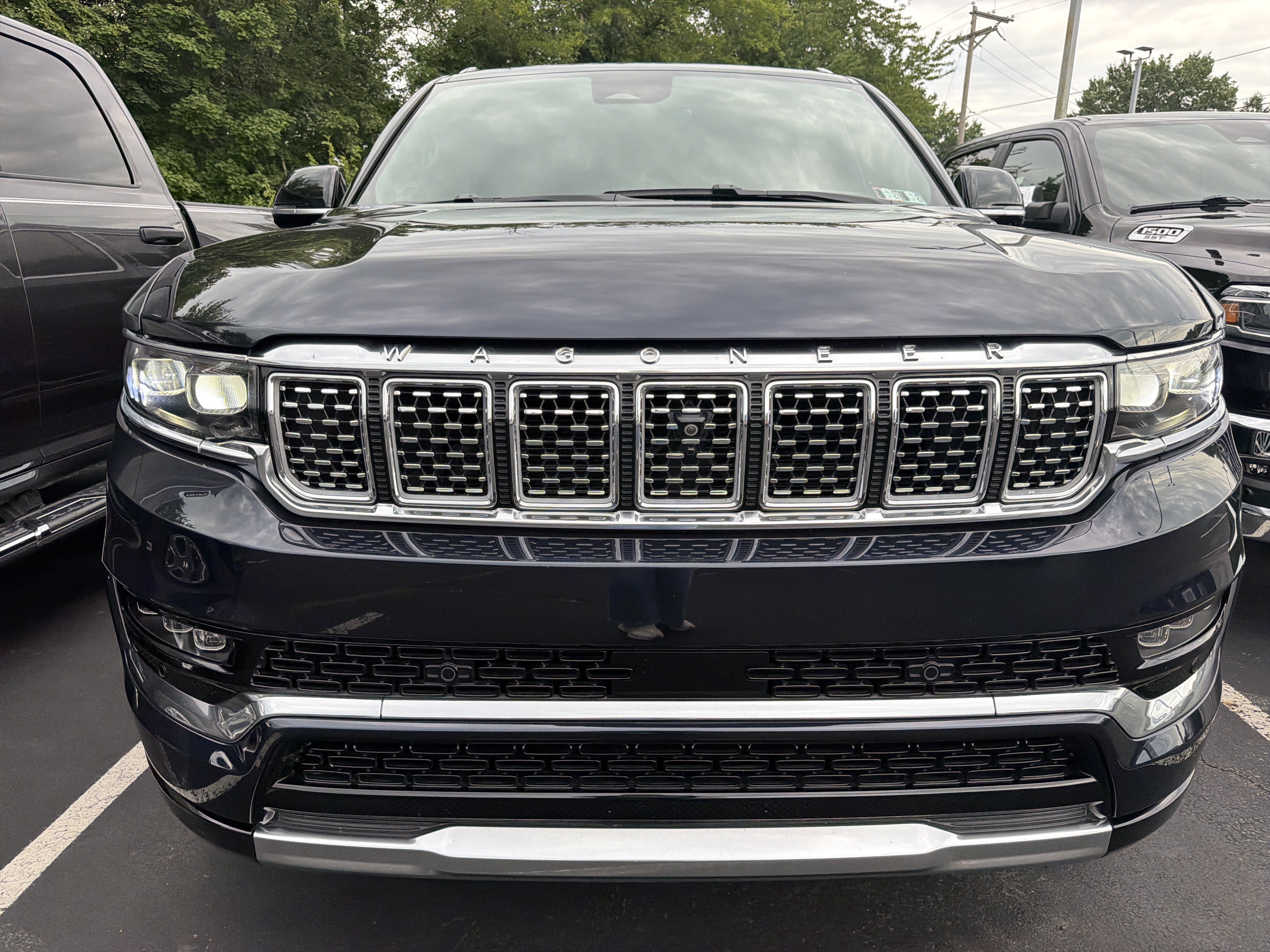 Used 2025 Jeep Grand Wagoneer 4WD image 2
