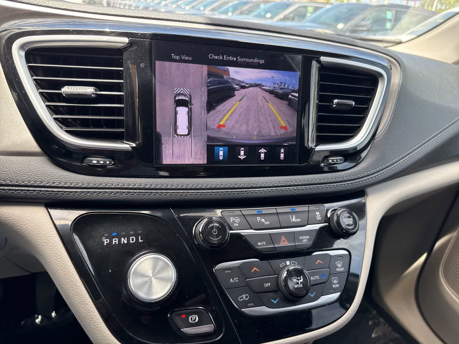 Used 2019 Chrysler Pacifica Limited w/ Advanced Safetytec Group FWD image 14