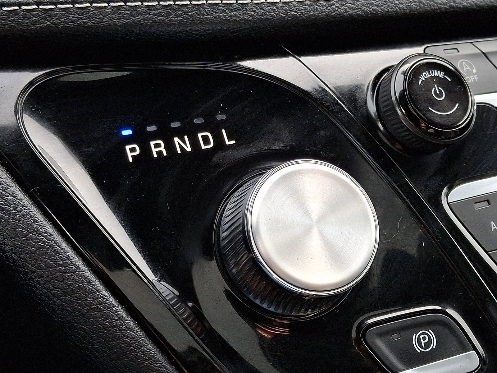 Used 2025 Chrysler Pacifica Limited image 16