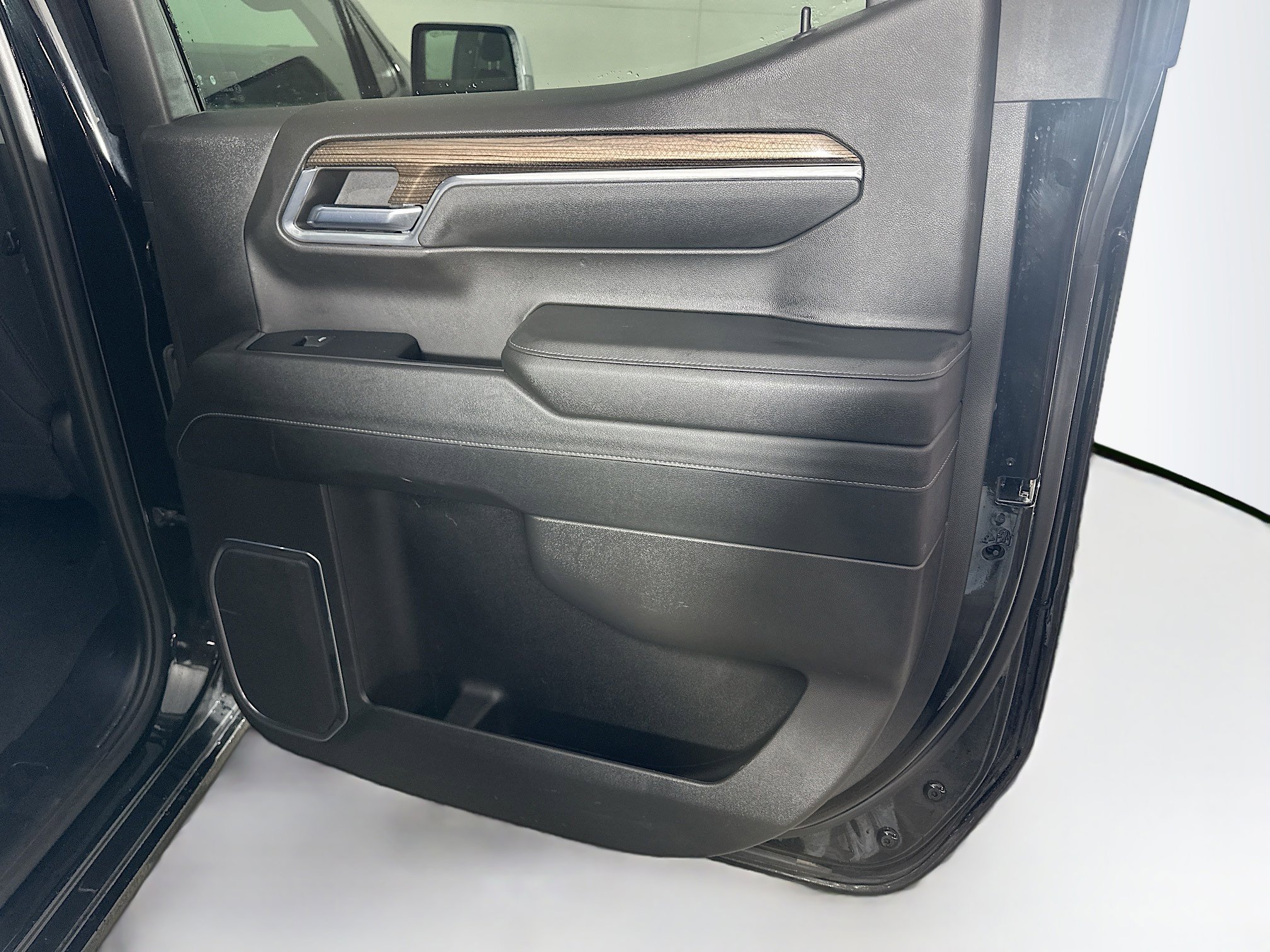 Used 2024 Chevrolet Silverado 1500 LT image 28