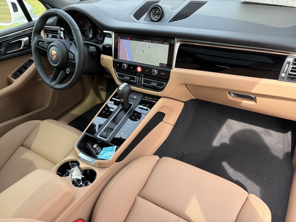 New 2026 Porsche Macan AWD/4WD image 18