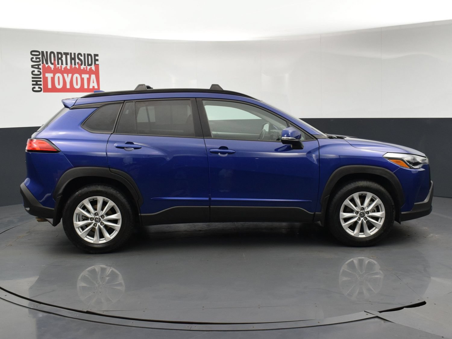 Used 2022 Toyota Corolla Cross LE w/ Moonroof Package AWD/4WD image 5