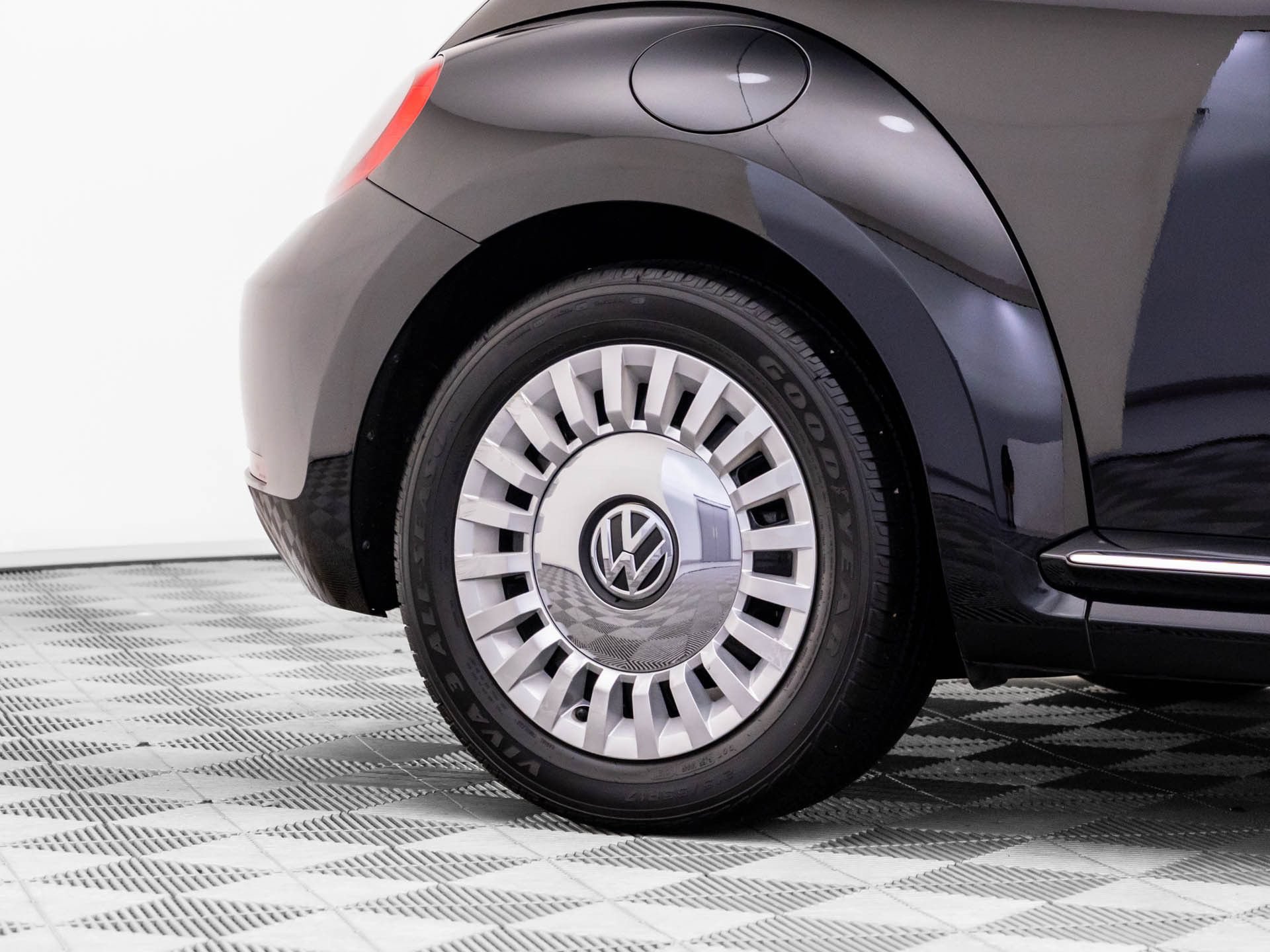 Used 2015 Volkswagen Beetle 1.8T FWD image 28