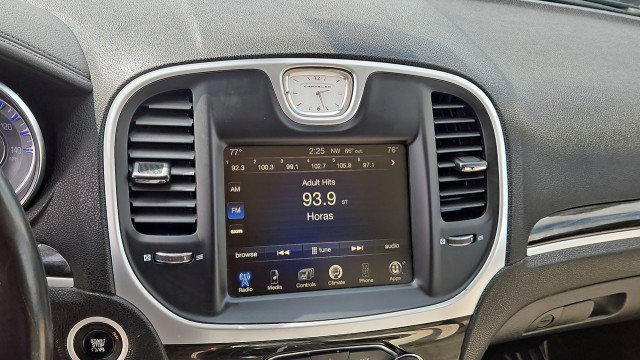 Used 2015 Chrysler 300 Limited RWD image 13
