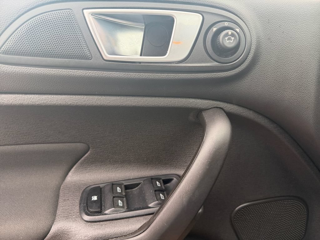 Used 2016 Ford Fiesta SE w/ Cold Weather Package FWD image 16