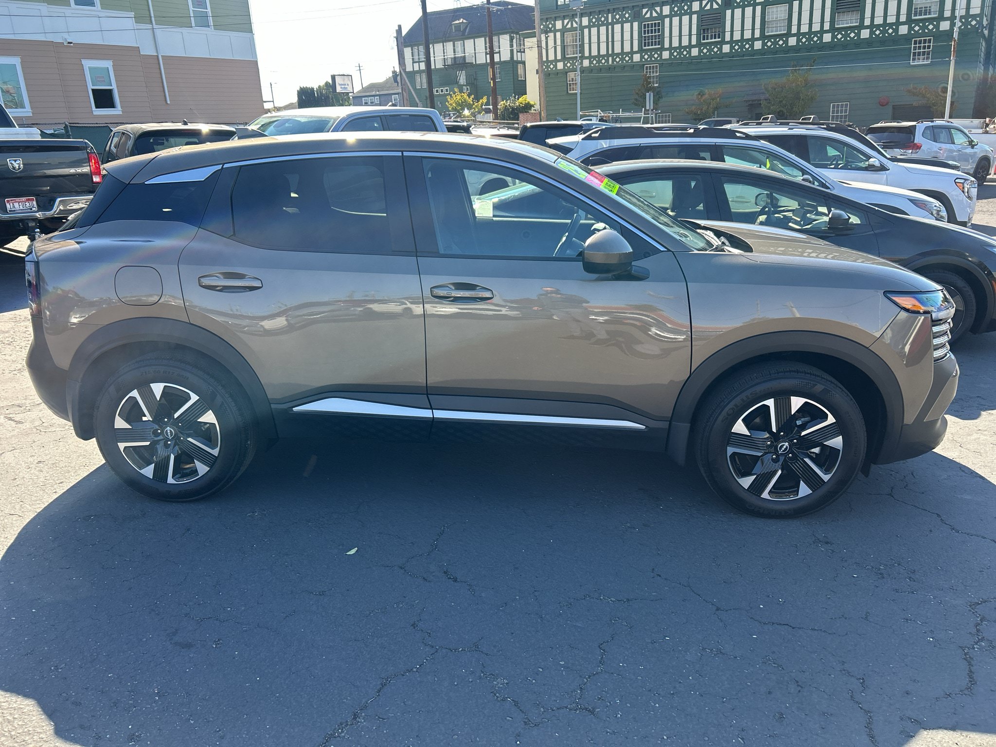 Used 2025 Nissan Kicks SV AWD/4WD image 4