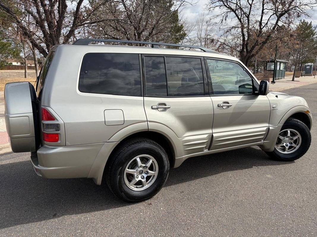 Used 2002 Mitsubishi Montero Limited AWD/4WD image 4