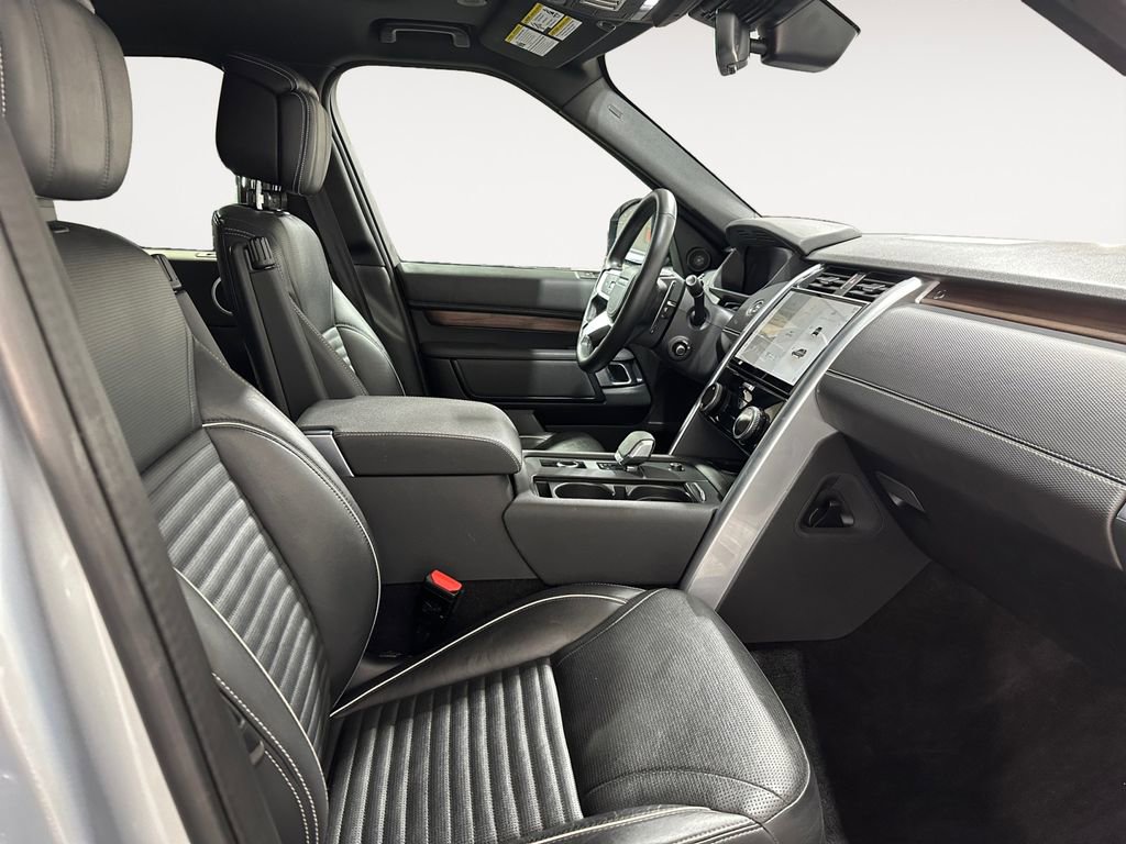Used 2024 Land Rover Discovery Dynamic SE image 15