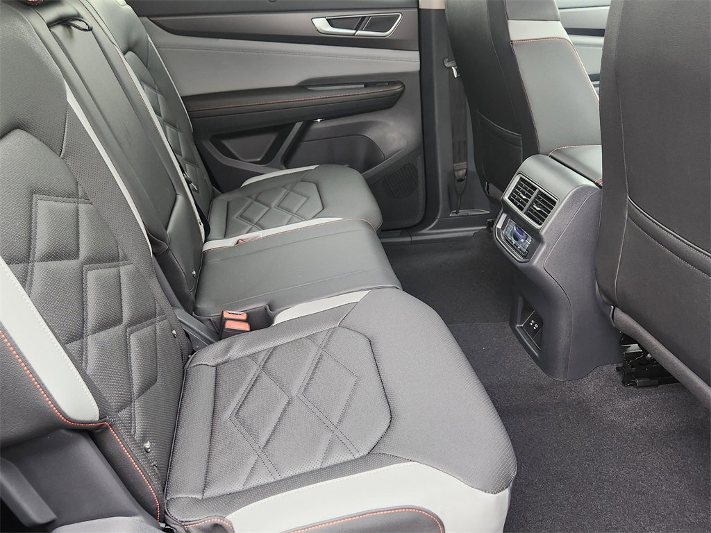 New 2025 Volkswagen Atlas Peak Edition SE image 20