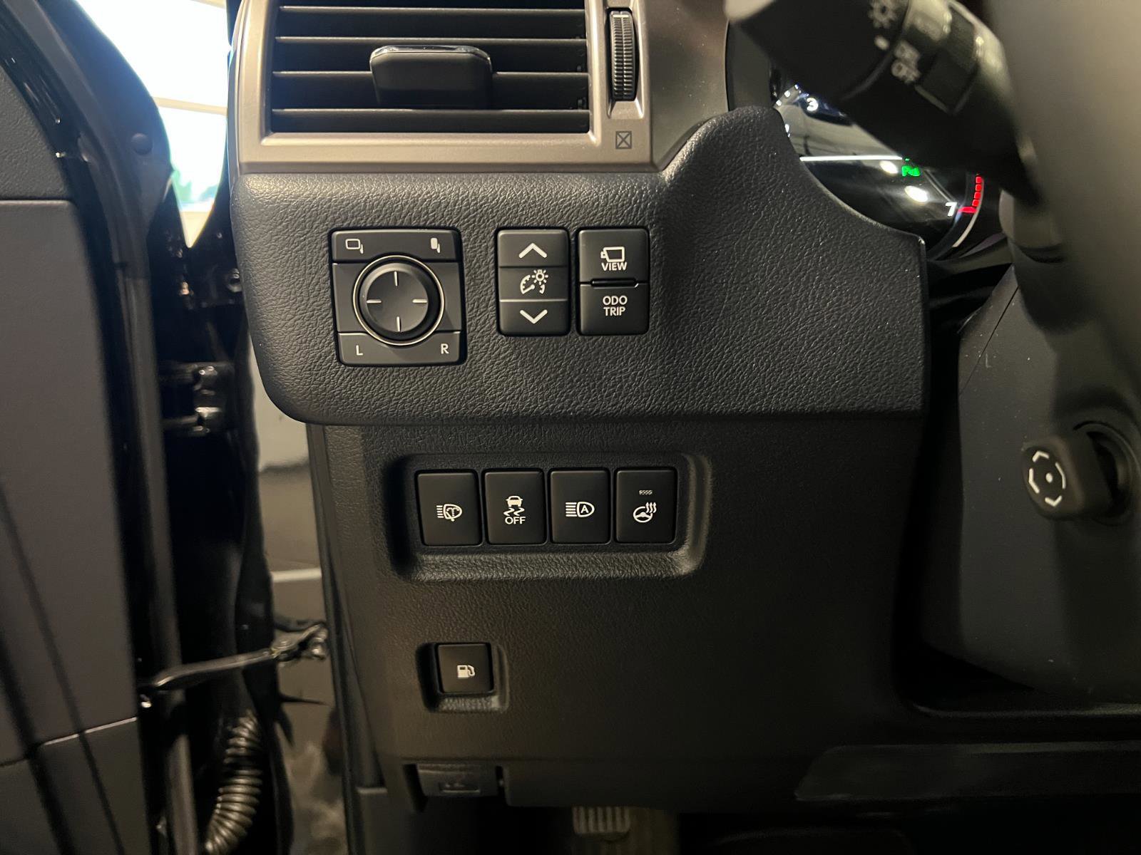 Used 2023 Lexus GX 460 Luxury w/ Sport Design Package AWD/4WD image 15