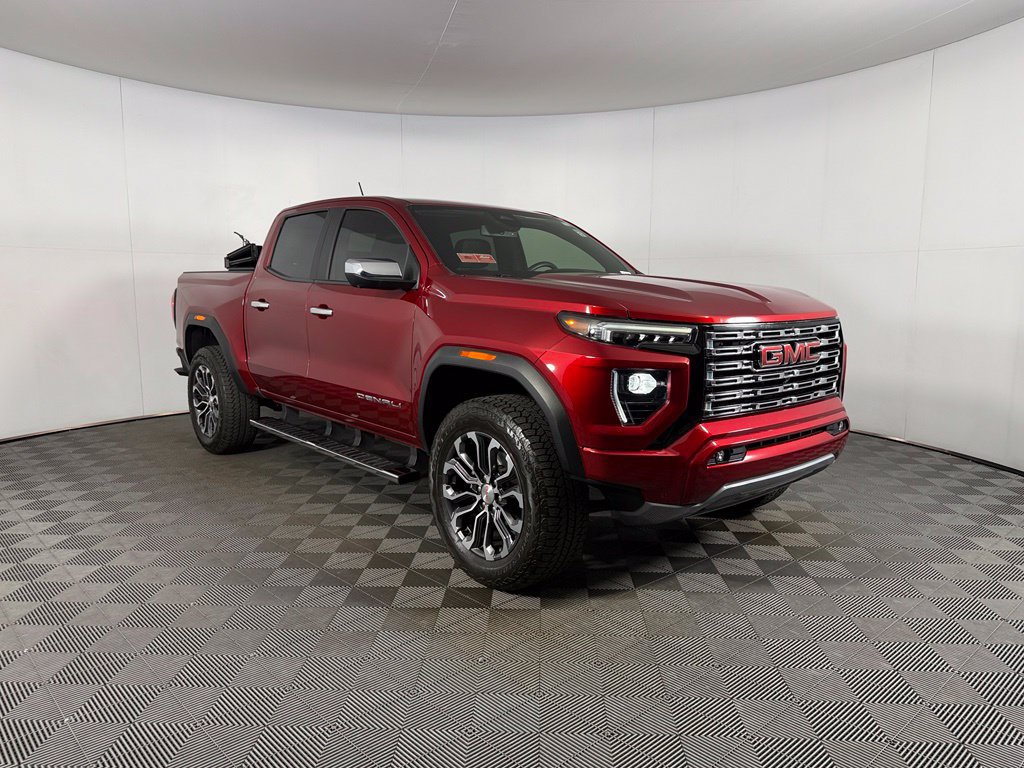 Used 2025 GMC Canyon Denali AWD/4WD image 4