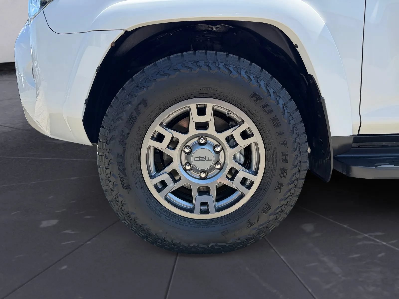 Used 2018 Toyota 4Runner TRD Off-Road AWD/4WD image 26