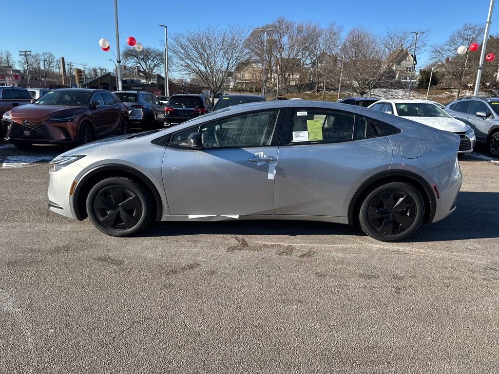 New 2026 Toyota Prius LE FWD image 4