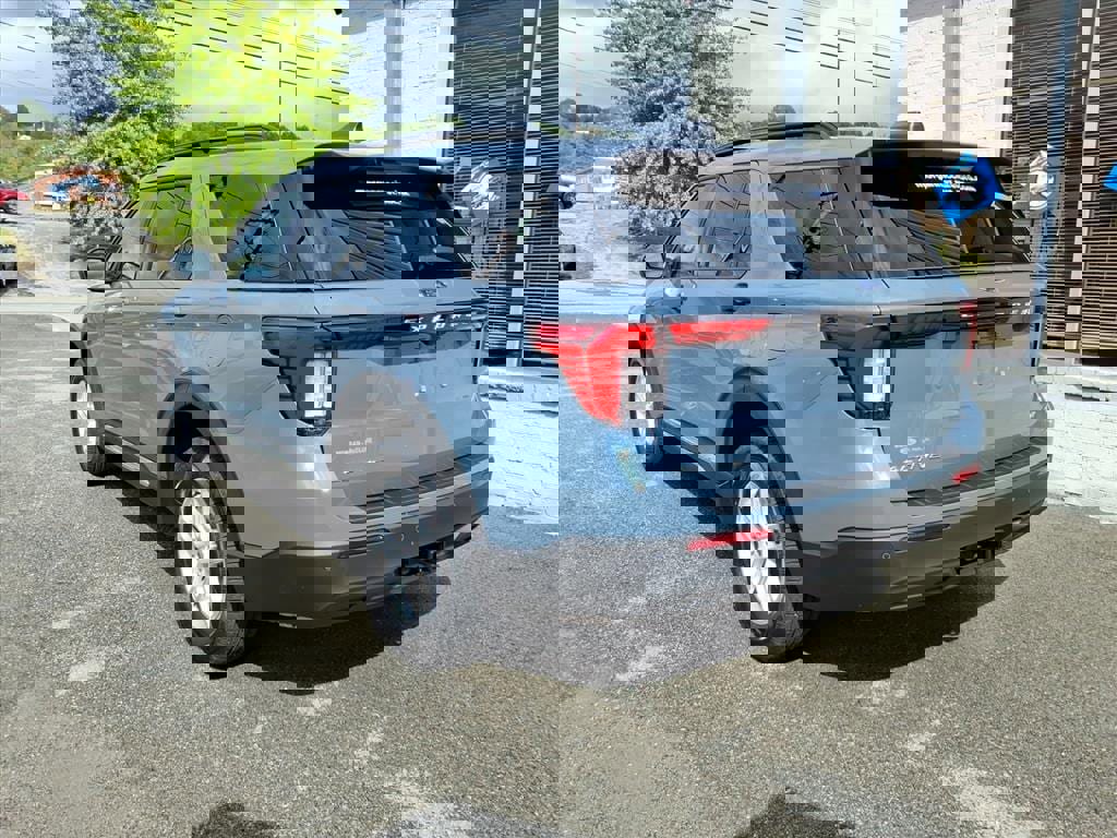 New 2025 Ford Explorer Active image 3