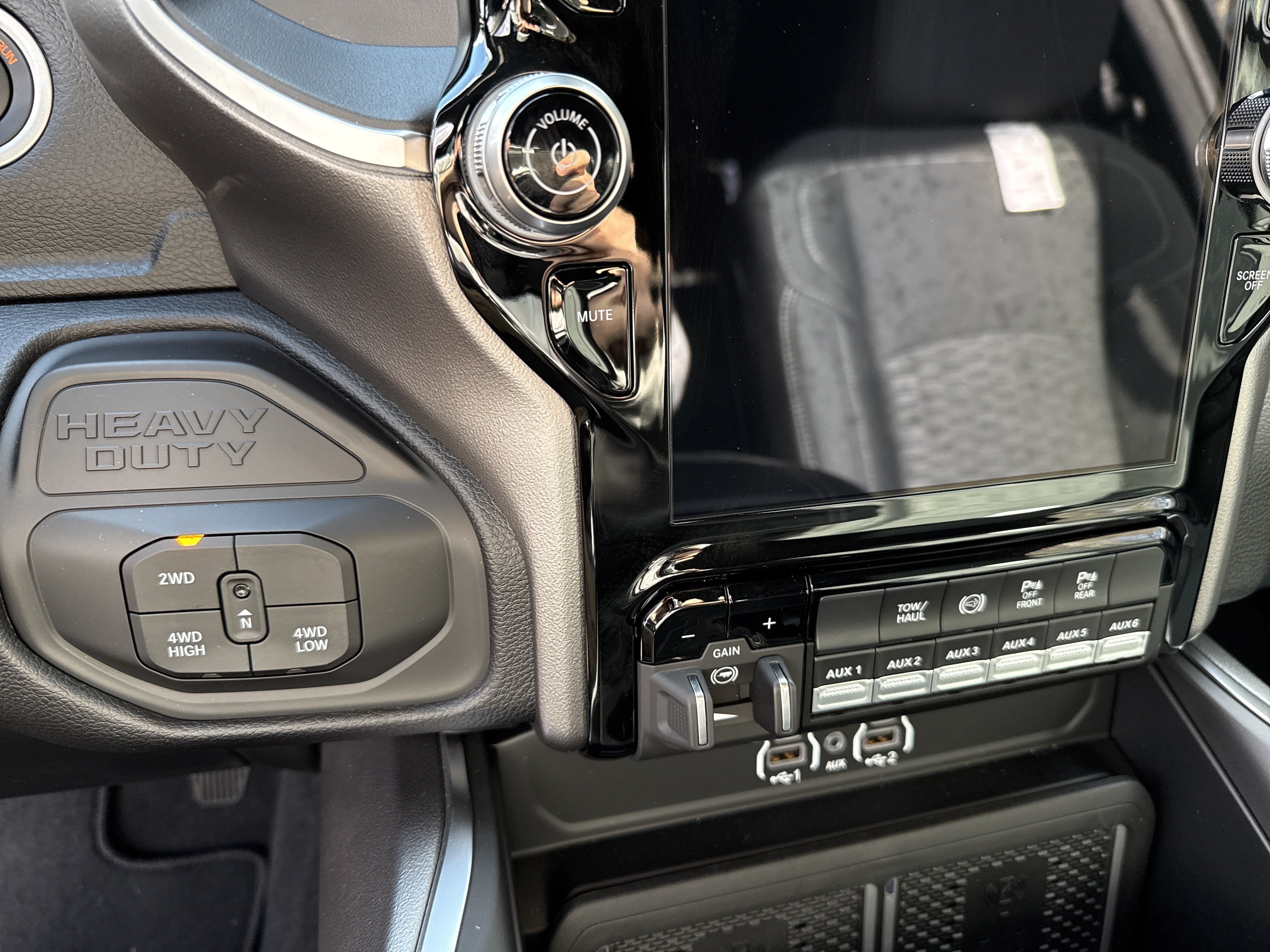New 2026 RAM 3500 Big Horn AWD/4WD image 32