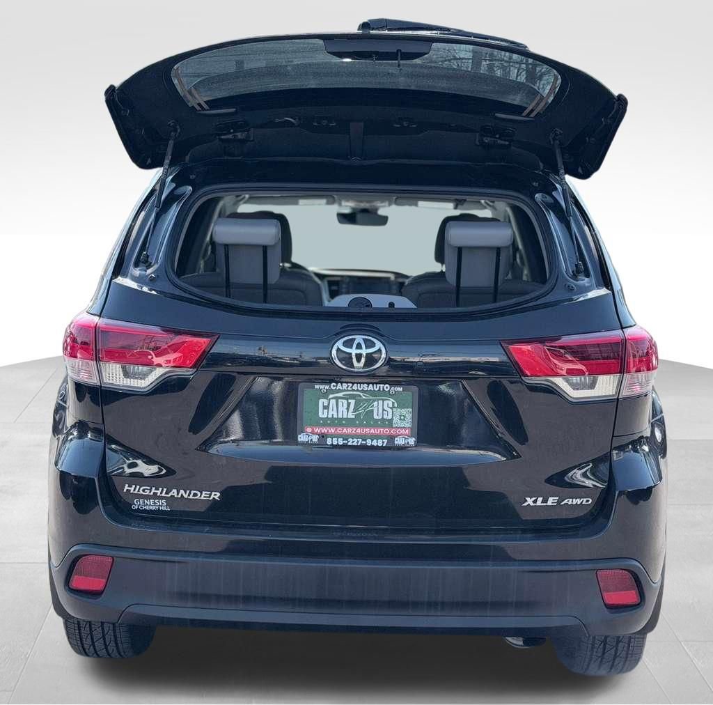 Used 2019 Toyota Highlander XLE AWD/4WD image 12