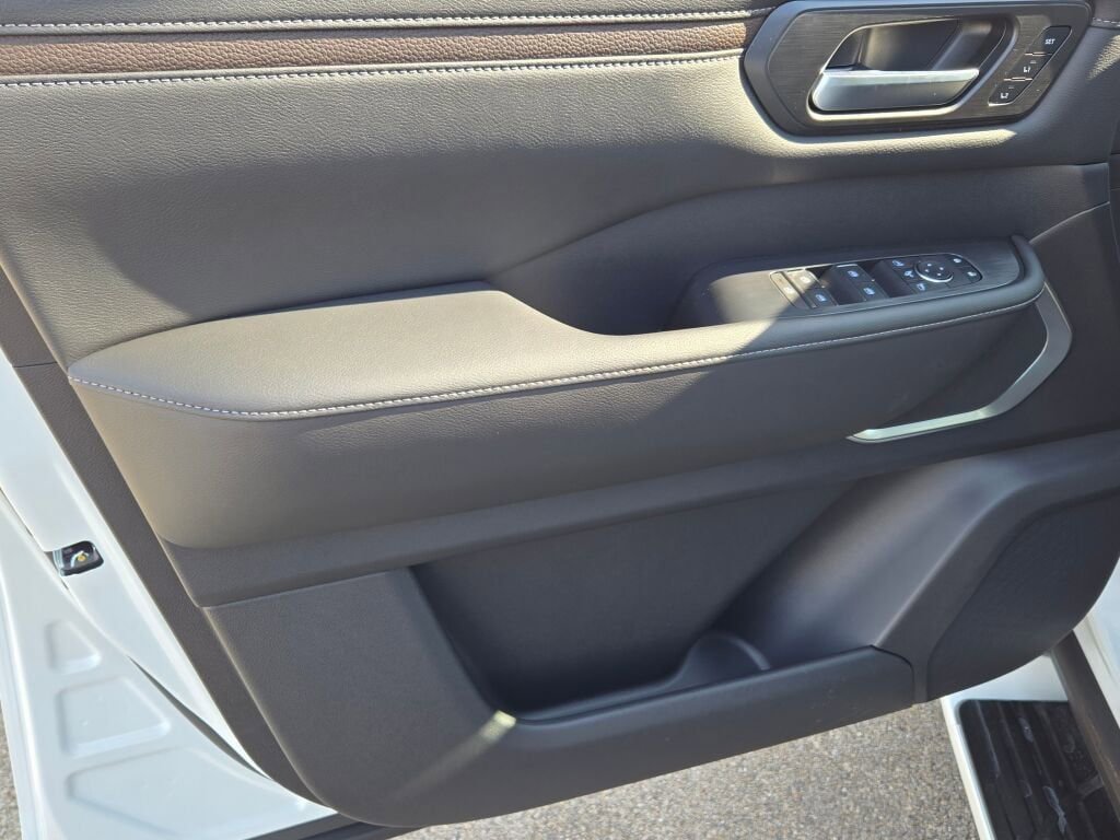 New 2026 Nissan Armada Platinum Reserve w/ Accent Package image 24