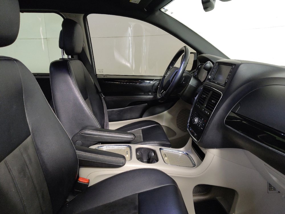 Used 2019 Dodge Grand Caravan SXT w/ Driver Convenience Group image 21