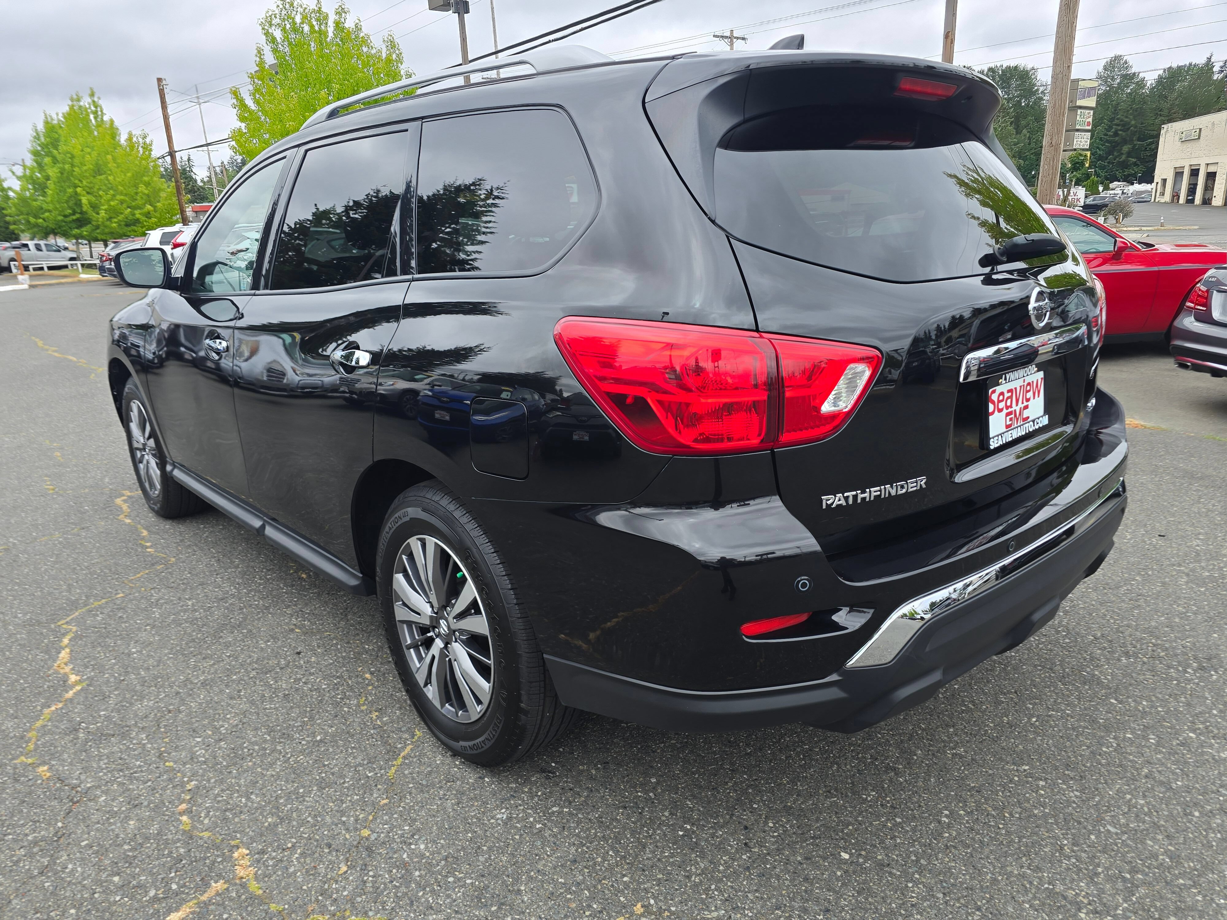 Used 2019 Nissan Pathfinder SV FWD image 5
