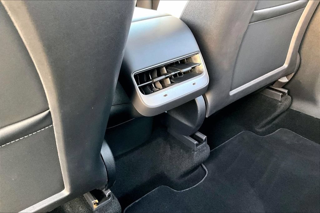 Used 2023 Tesla Model Y Performance AWD/4WD image 10