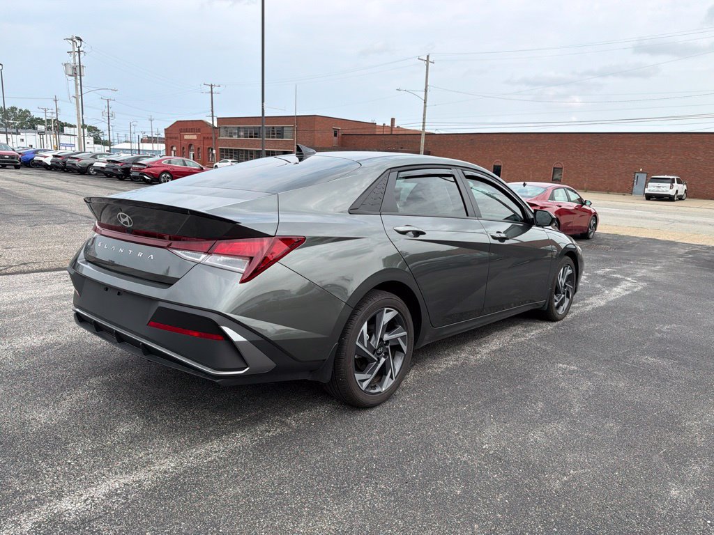 Used 2025 Hyundai Elantra Sport FWD image 7