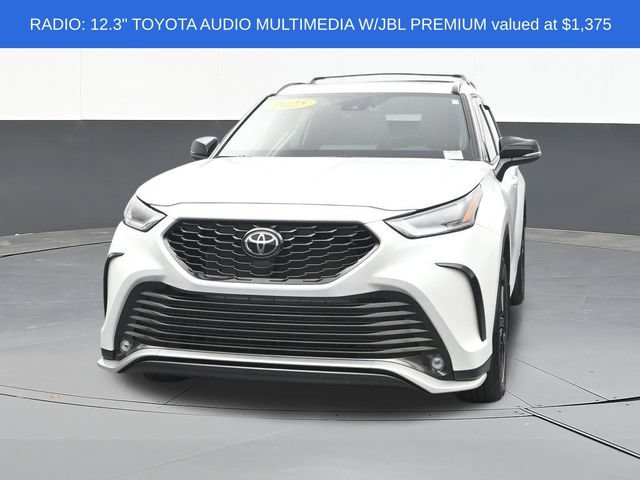 Used 2025 Toyota Highlander XSE AWD/4WD image 2