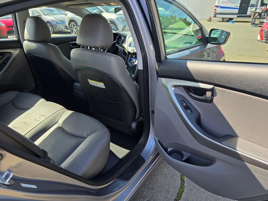 Used 2013 Hyundai Elantra Limited w/ Technology Pkg FWD image 12