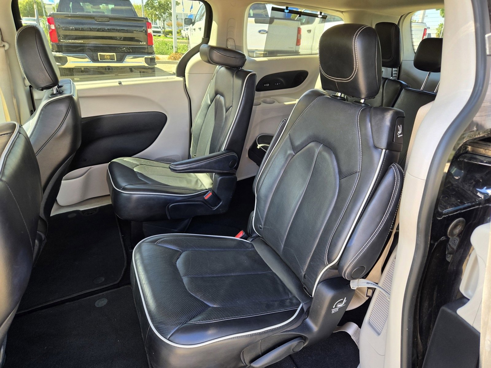 Used 2022 Chrysler Pacifica Limited image 9