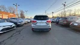 Used 2019 Toyota Highlander XLE AWD/4WD image 5
