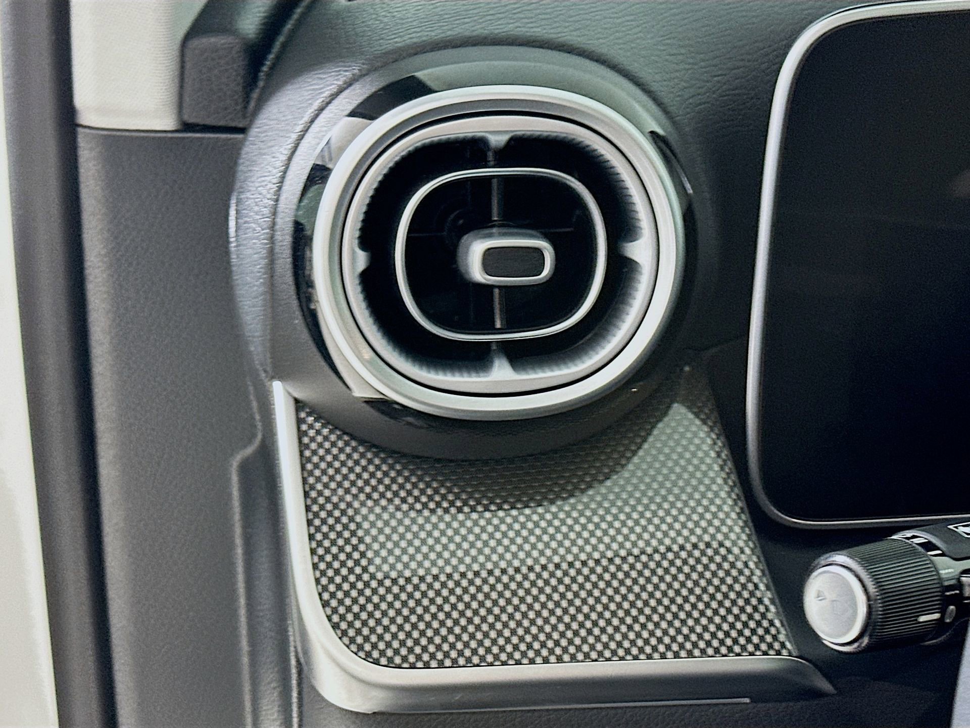 Certified 2025 Mercedes-Benz GLC 350e 4MATIC image 11
