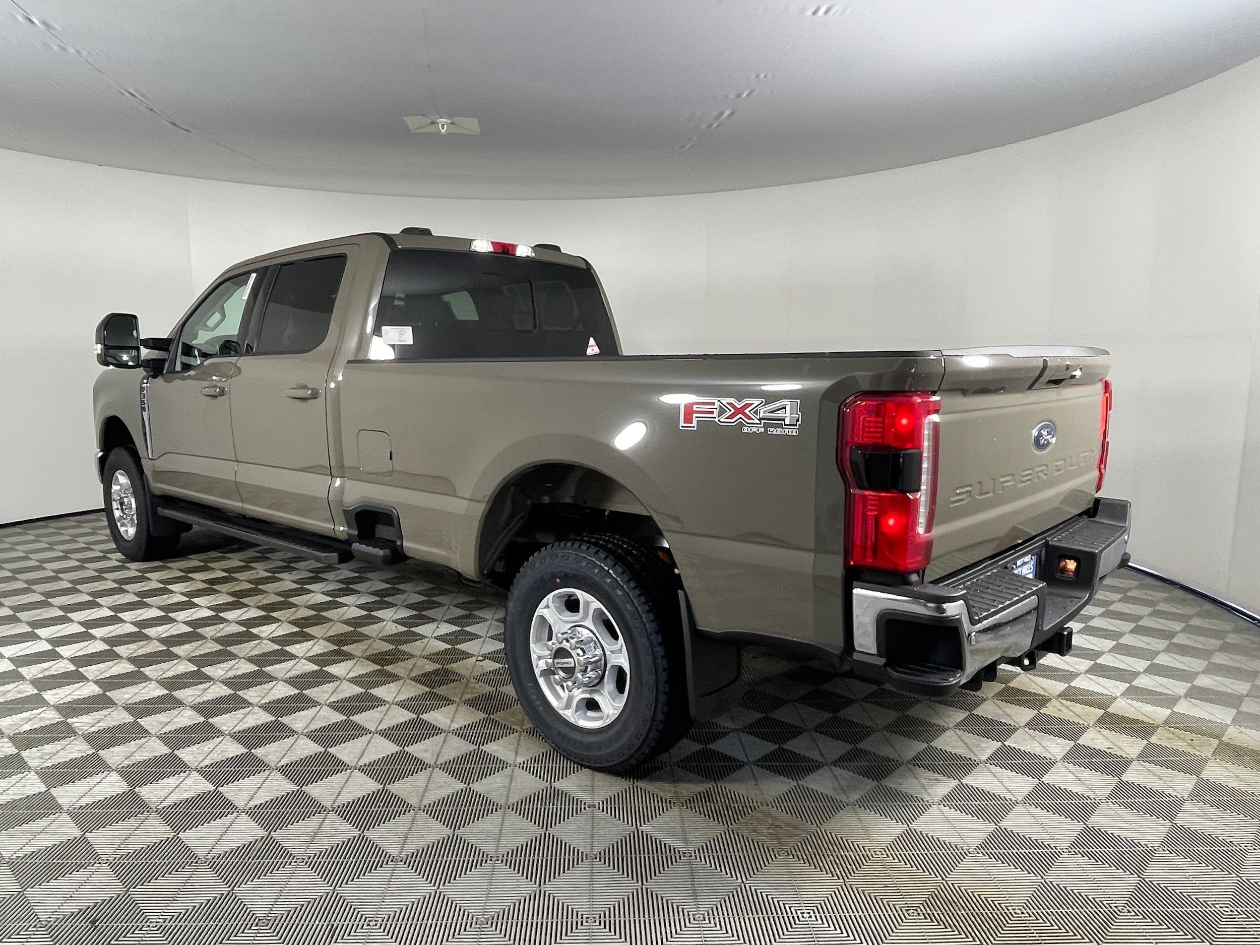 New 2026 Ford F350 XLT w/ XLT Premium Package AWD/4WD image 5