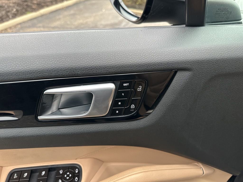 Used 2020 Porsche Cayenne image 43