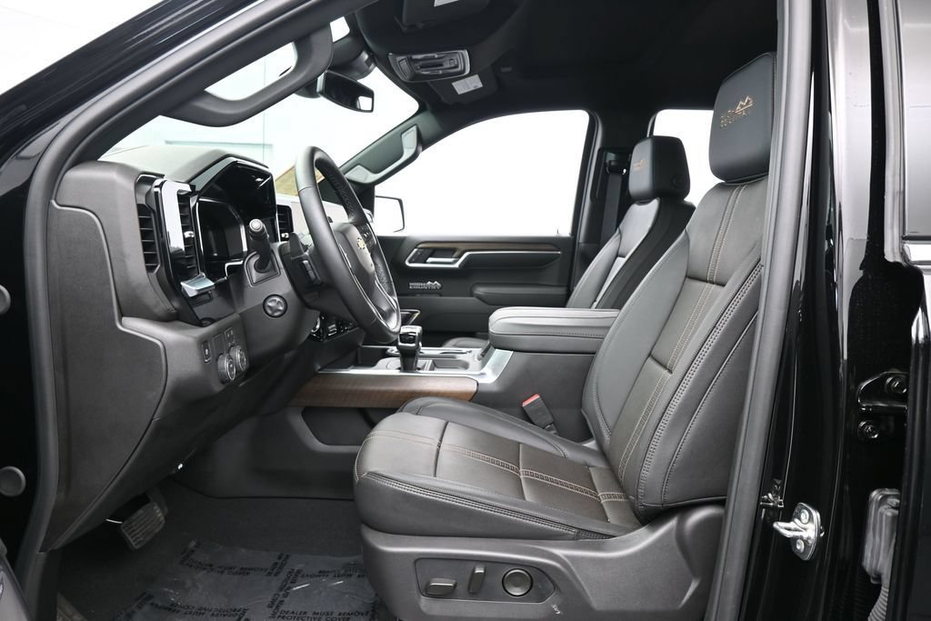 Used 2026 Chevrolet Silverado 1500 High Country RWD image 12