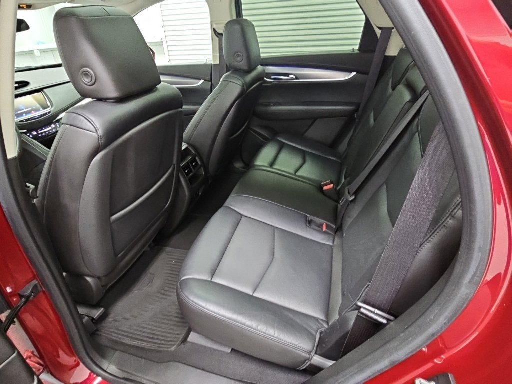 Used 2017 Cadillac XT5 Premium Luxury FWD image 32