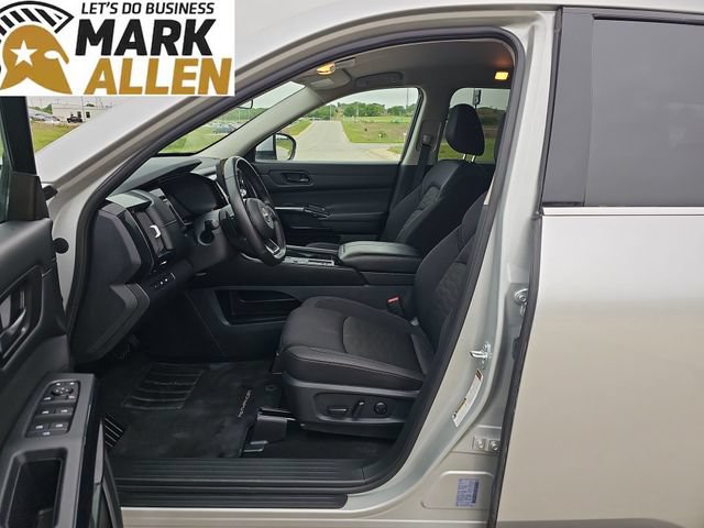 Used 2025 Nissan Pathfinder SV FWD image 18
