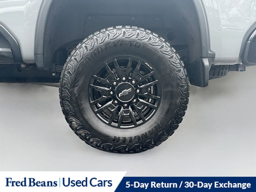 Used 2024 Chevrolet Silverado 2500 ZR2 w/ Technology Package image 35