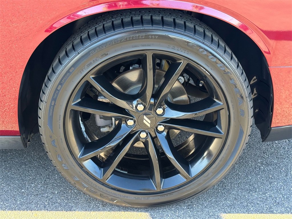 Used 2017 Dodge Challenger SXT Plus image 9