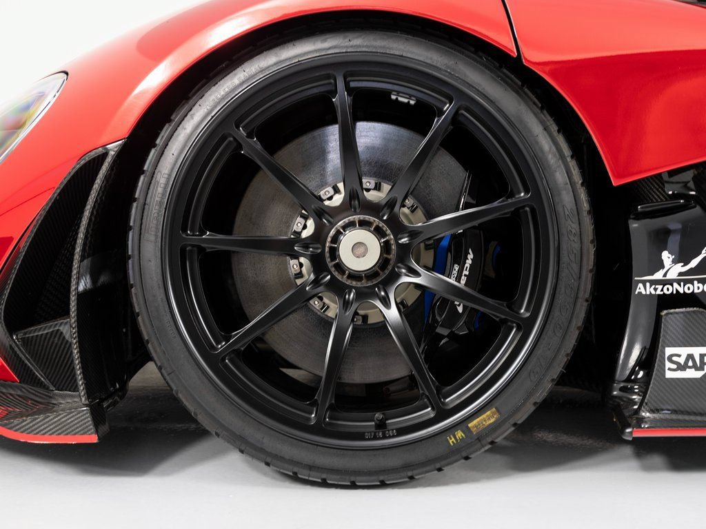 Used 2015 McLaren P1 RWD image 9