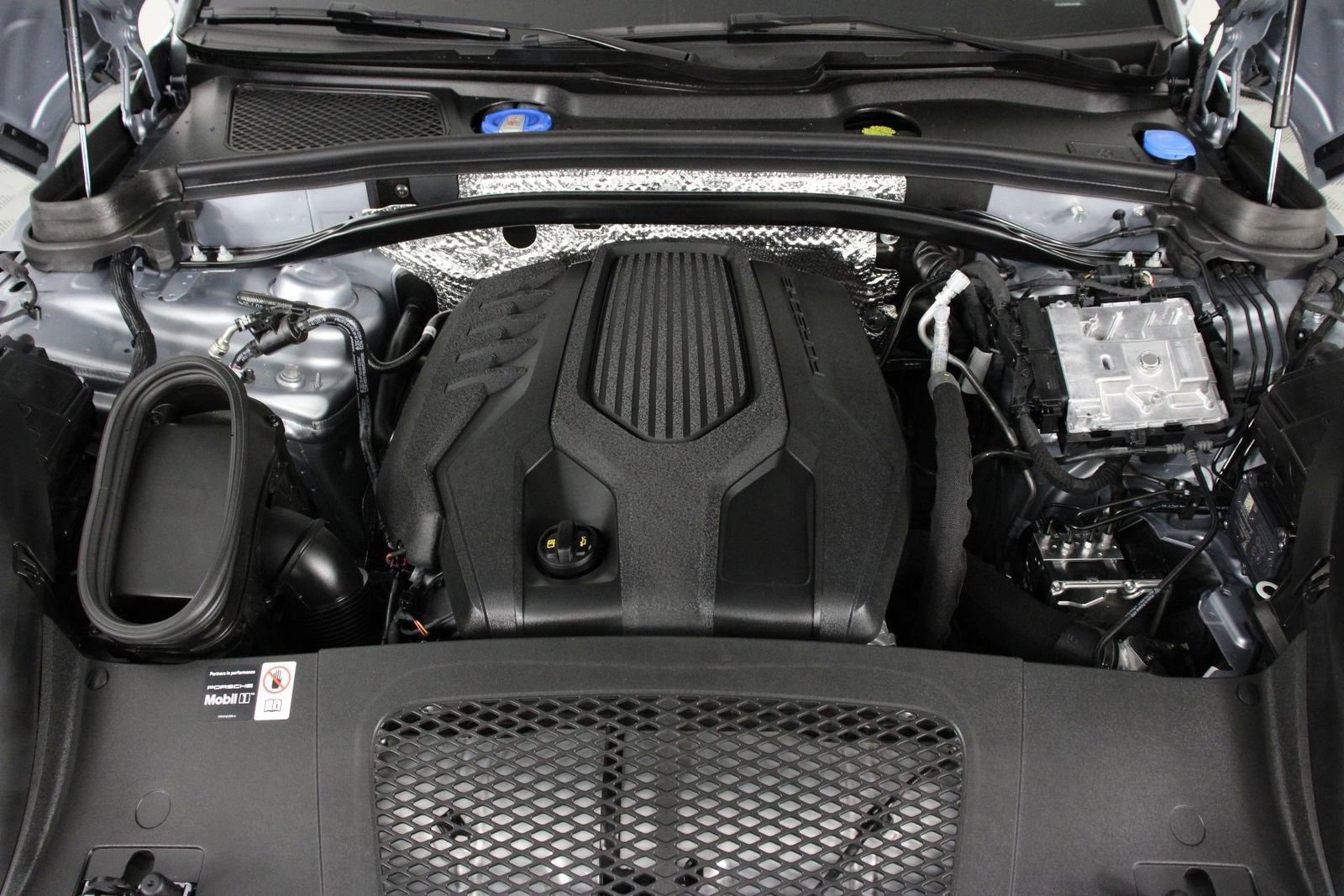 Certified 2025 Porsche Macan image 26