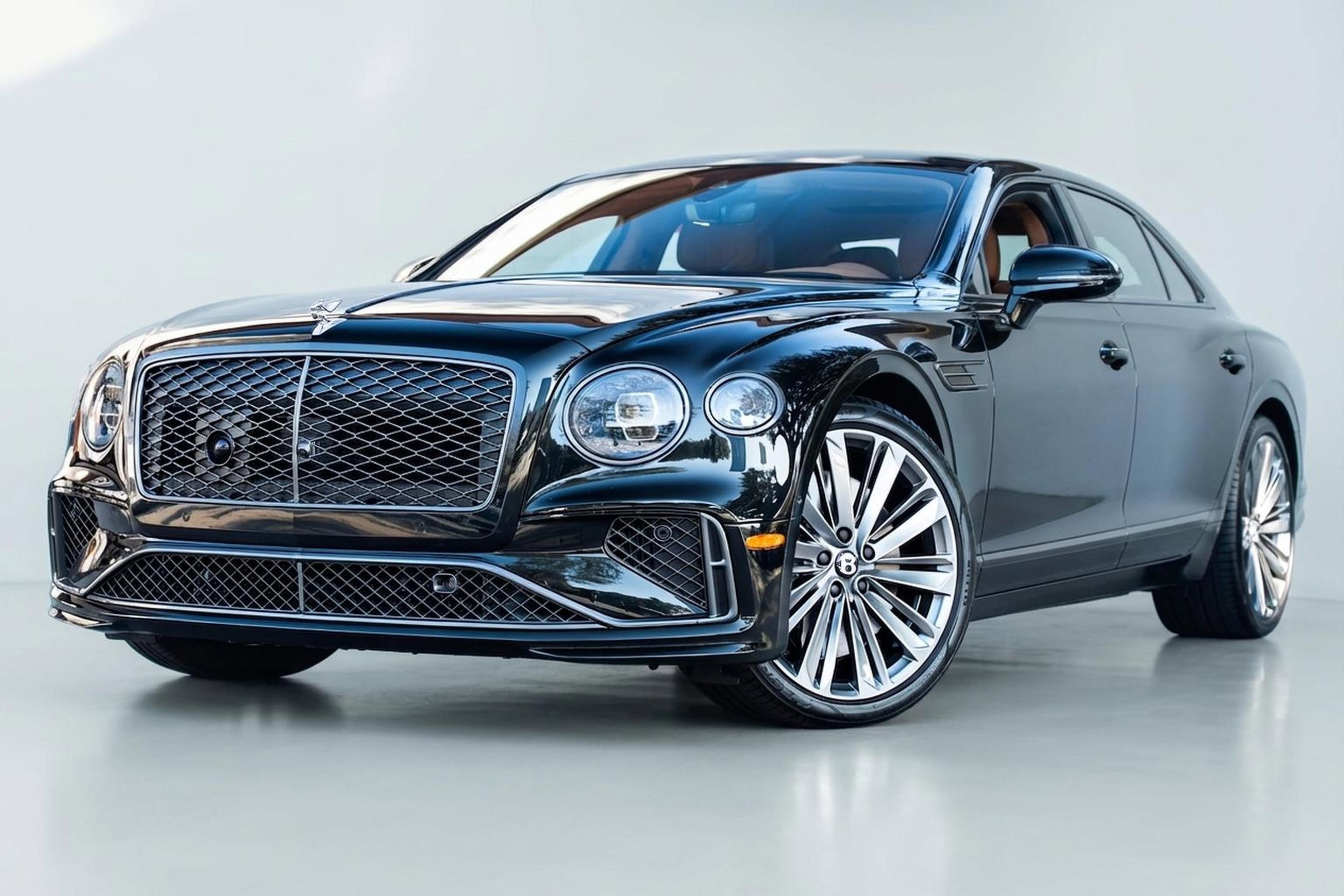 Used 2025 Bentley Flying Spur Plug-In Hybrid image 22